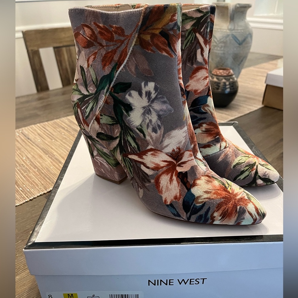 Nine West Suede size 8